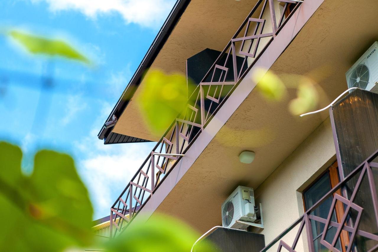 Отель Taminik Gagry Exterior photo